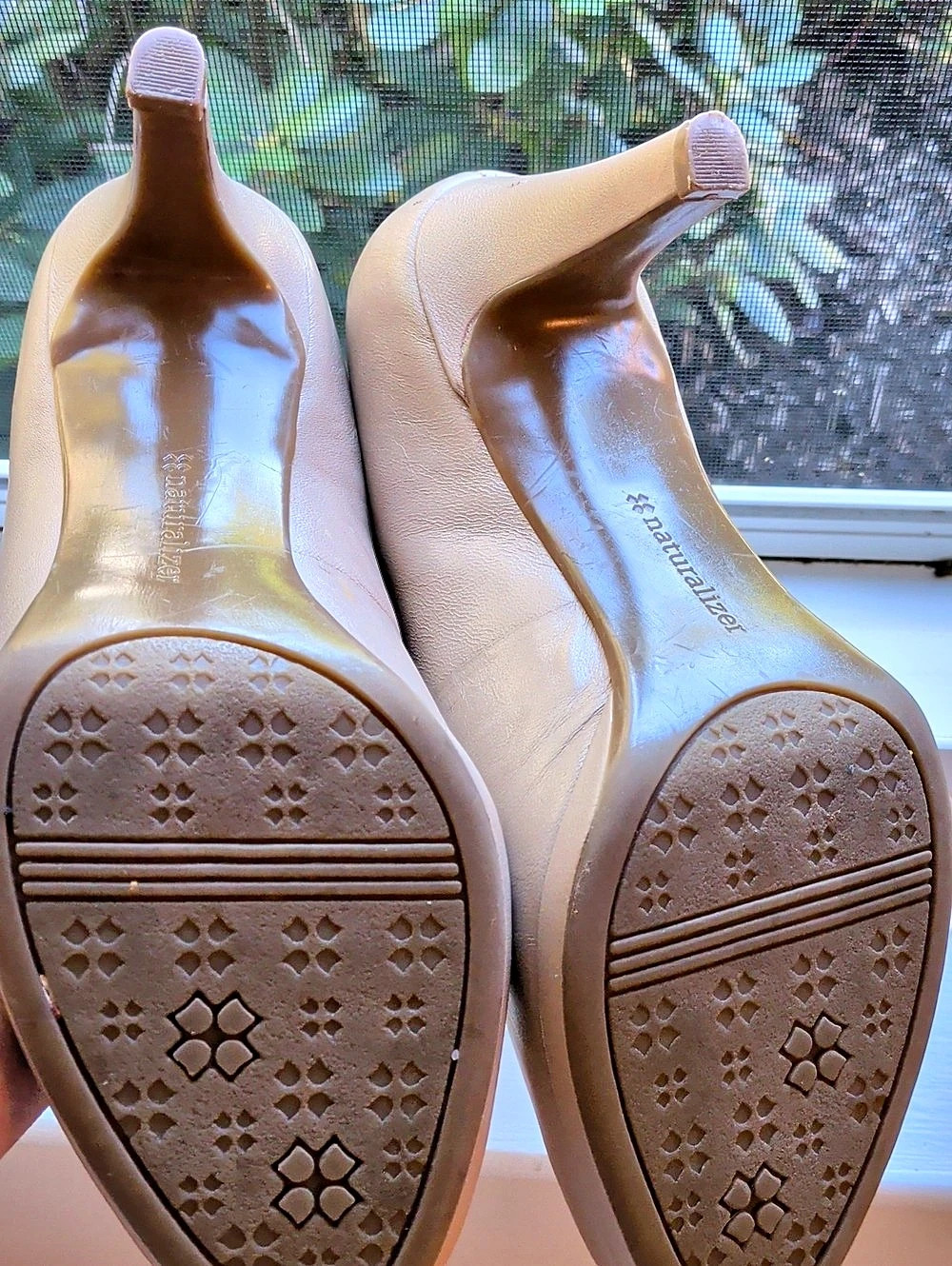 Naturalizer Round Toe Pumps - Picture 6 of 6